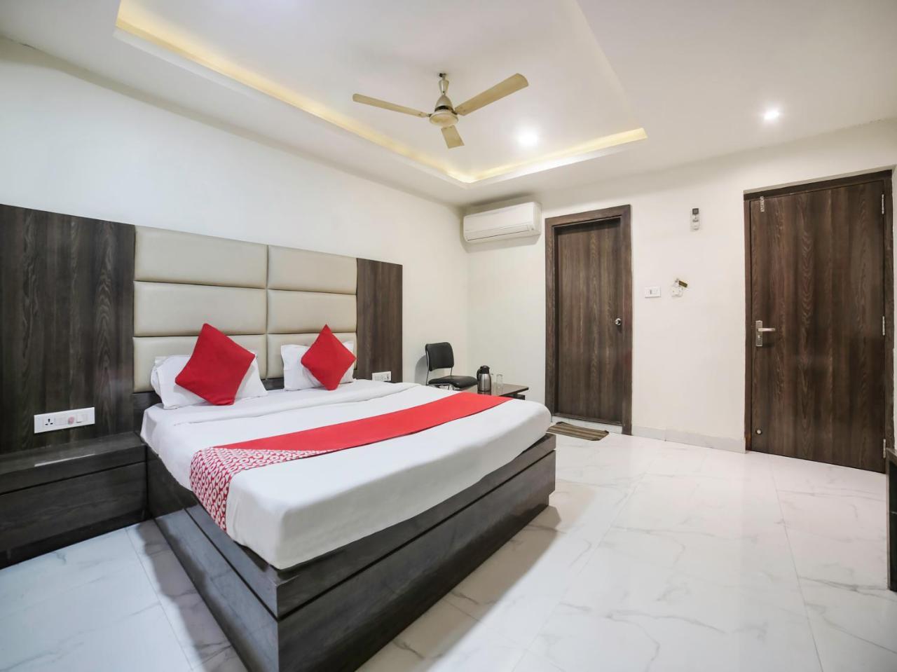 אג'מר Oyo 10277 Hotel Delux Golden מראה חיצוני תמונה