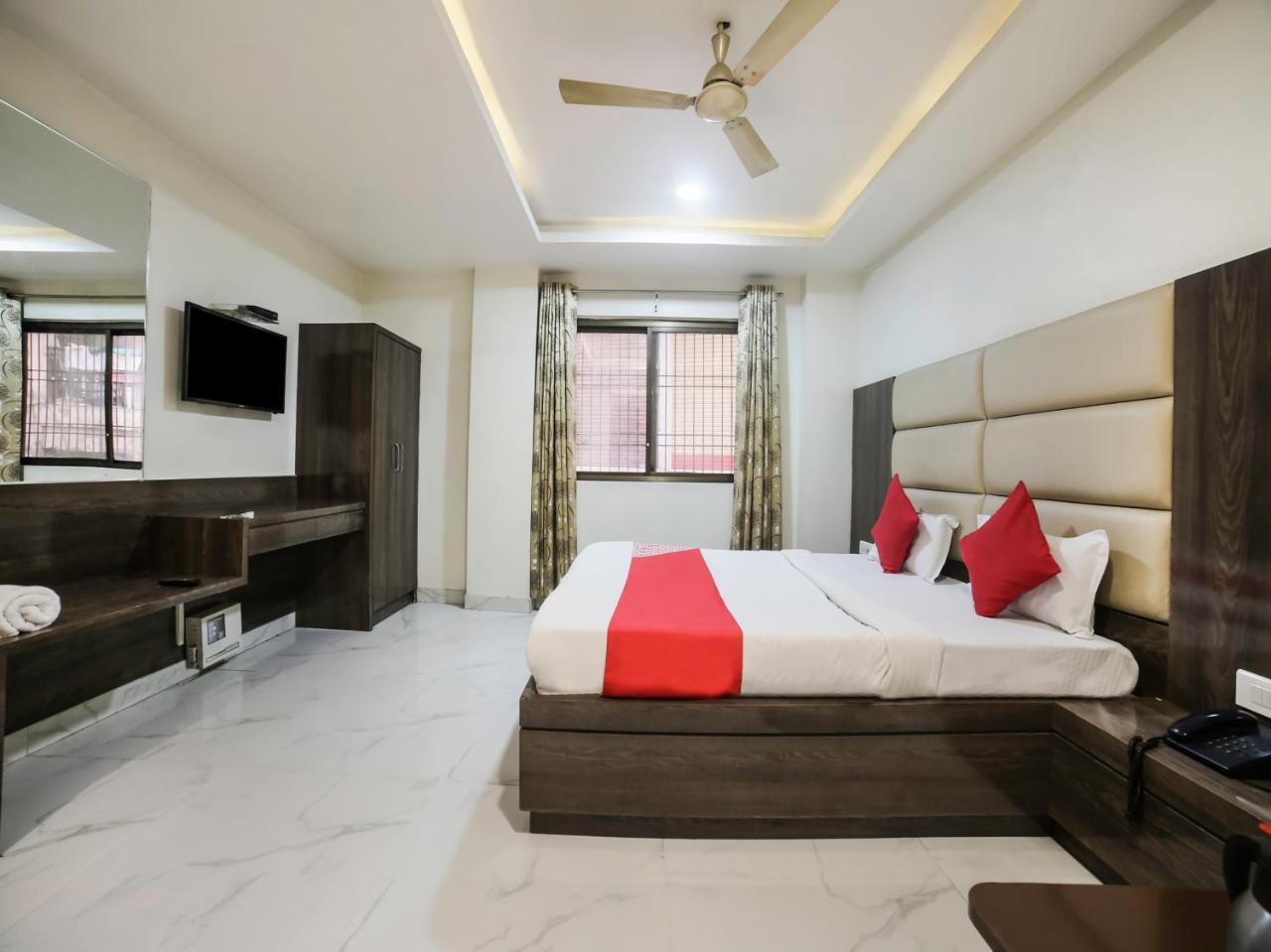 אג'מר Oyo 10277 Hotel Delux Golden מראה חיצוני תמונה