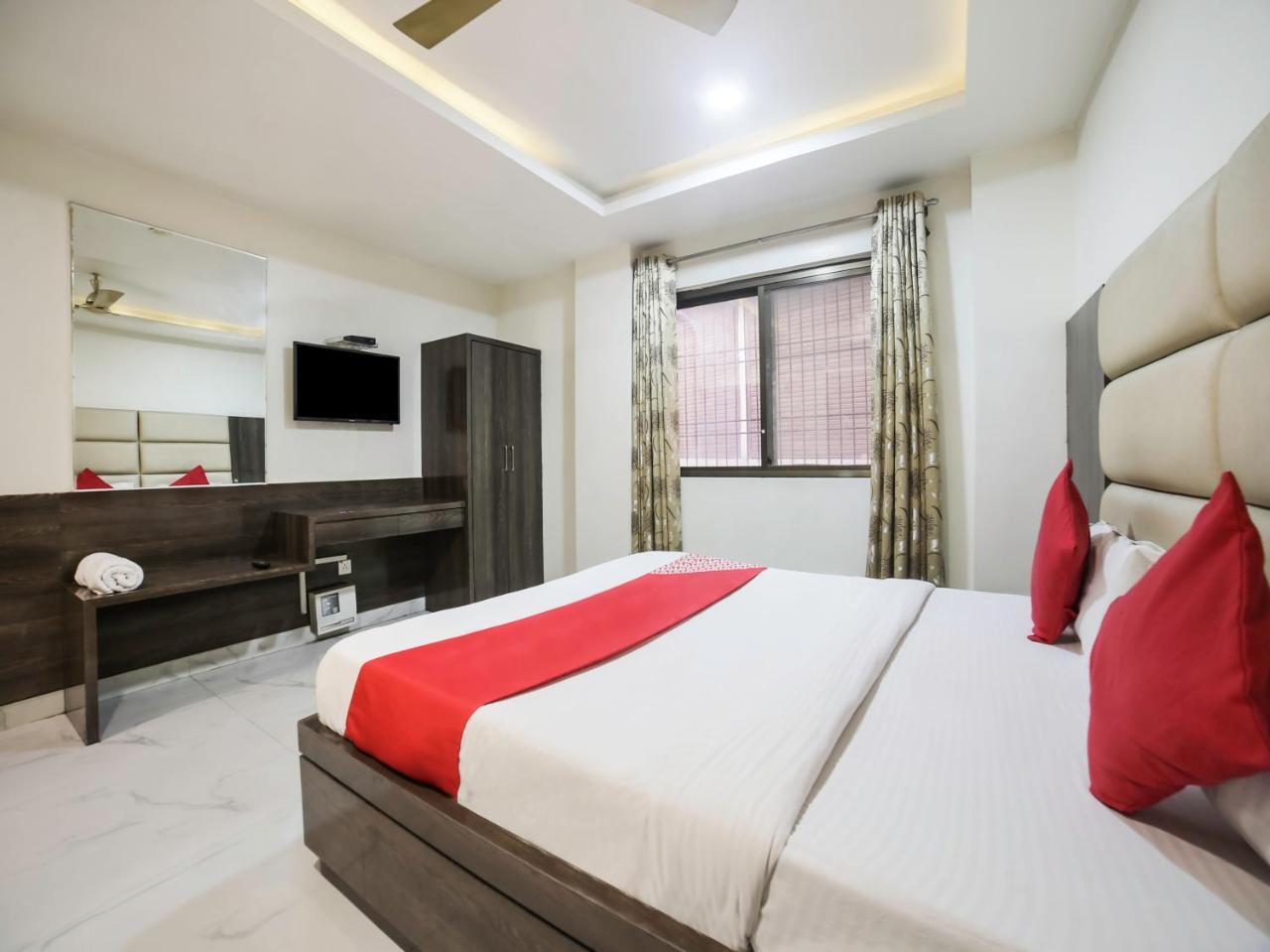 אג'מר Oyo 10277 Hotel Delux Golden מראה חיצוני תמונה