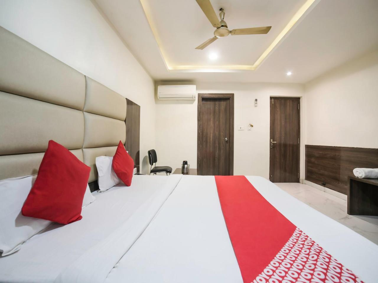 אג'מר Oyo 10277 Hotel Delux Golden מראה חיצוני תמונה