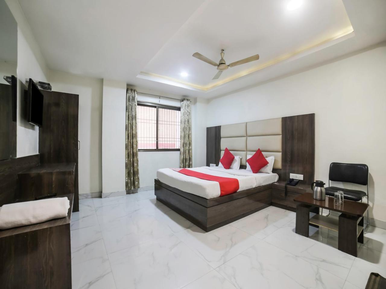 אג'מר Oyo 10277 Hotel Delux Golden מראה חיצוני תמונה